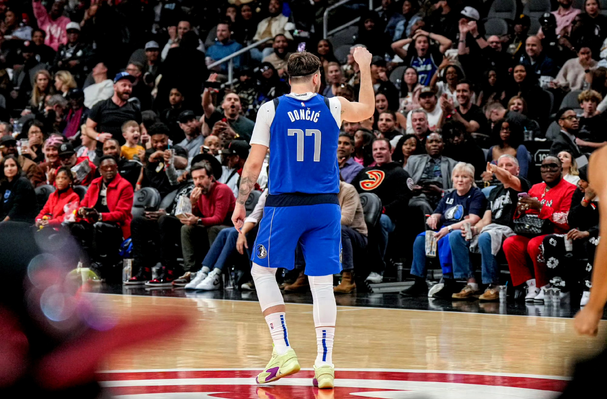 东契奇关键节点战术调整，老鹰带队取胜！