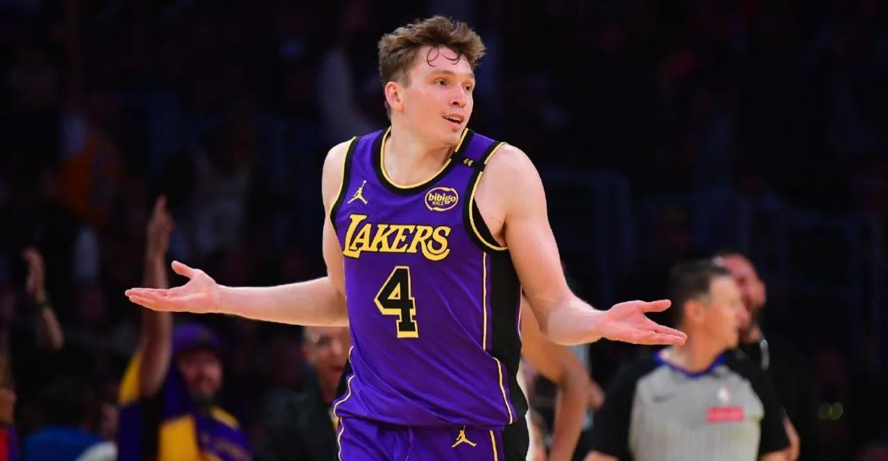 巴塞罗那观众热烈欢呼！，莱万多夫斯基迎来十二赛季出色发挥全场沸腾不已的简单介绍